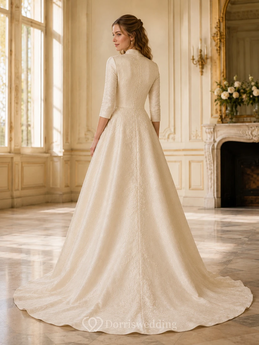 Robe de bal champagne en dentelle florale à col bijou et manches trois-quarts view 2