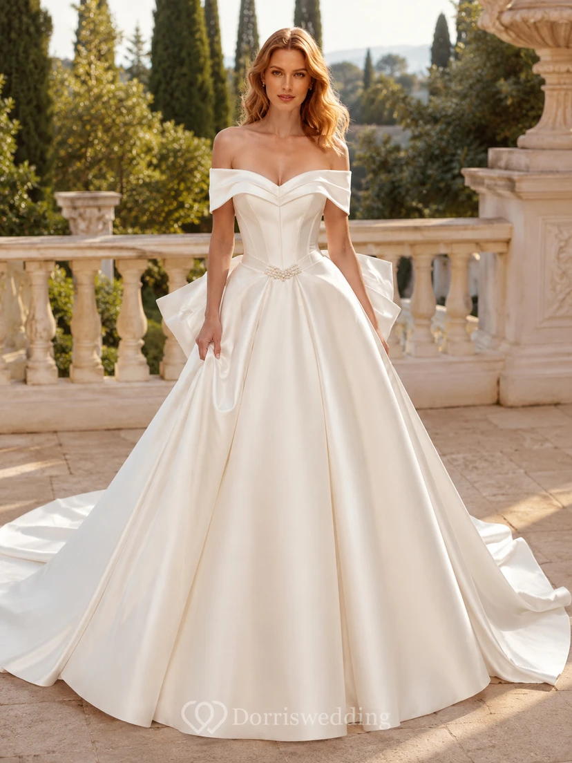 Robe de mariée minimaliste en satin, robe de bal à épaules dénudées et traîne.