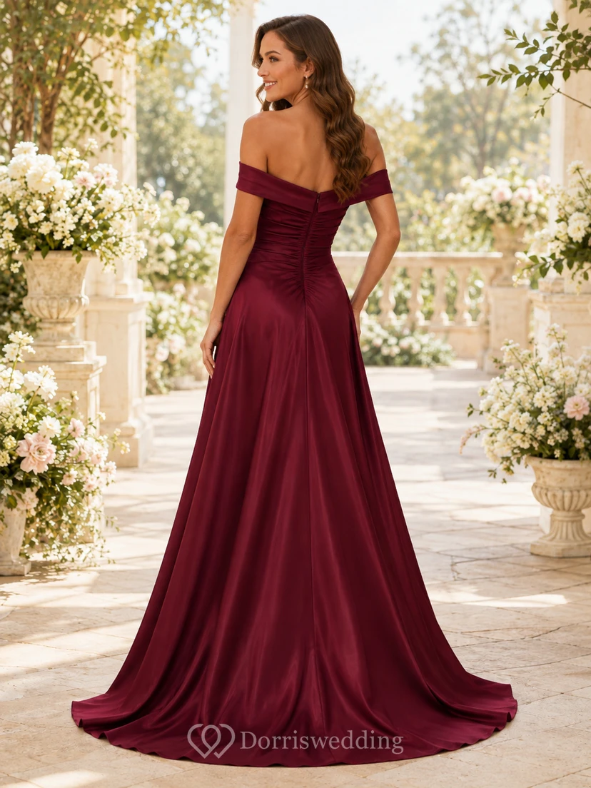 Burgunderfarbenes, schulterfreies Brautjungfernkleid aus Satin mit herzförmigem Ausschnitt, Raffungen vorne und elegantem Schlitz view 2