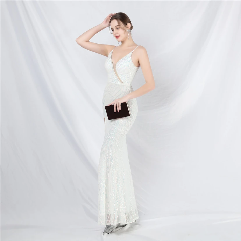 Robe de soirée longue à bretelles en maille transparente ornée de perles et de sequins view 22