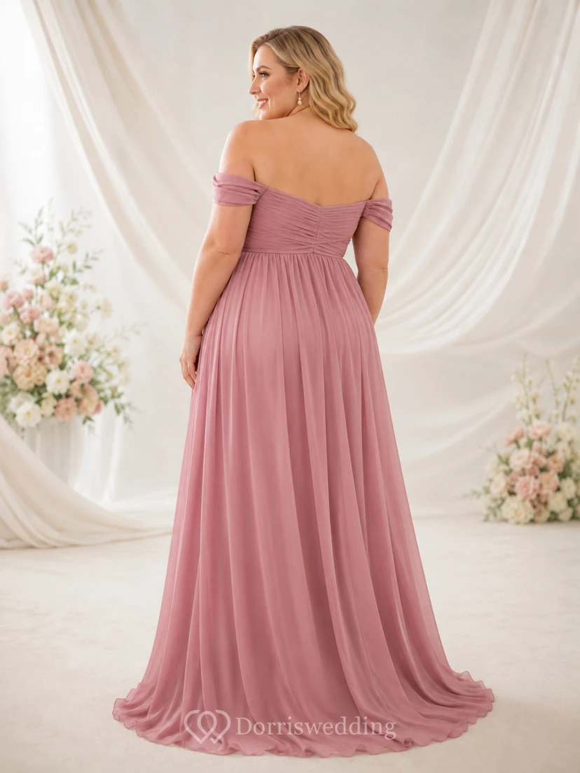 Robe de soirée de maternité grande taille rose poudré, épaules dénudées, en mousseline, coupe empire. view 2
