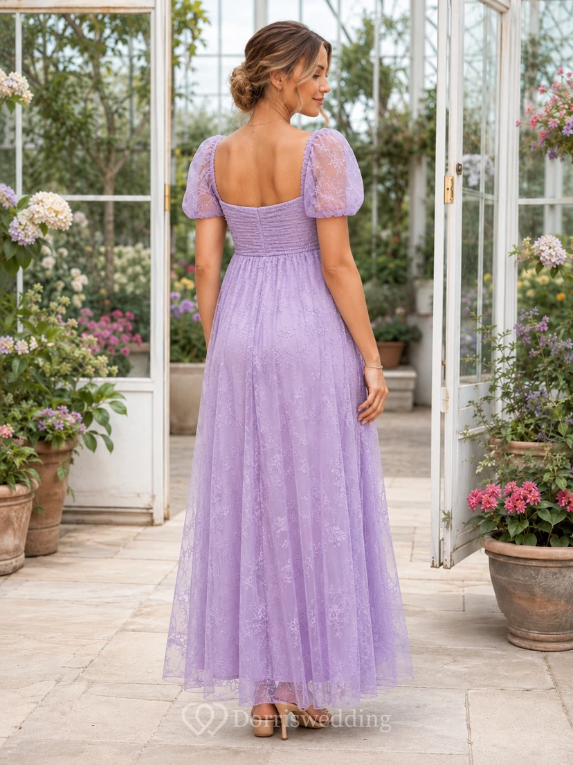 Robe de maternité lavande à col carré, manches bouffantes, en dentelle, longueur cheville, style empire, romantique, idéale pour un jardin. view 2