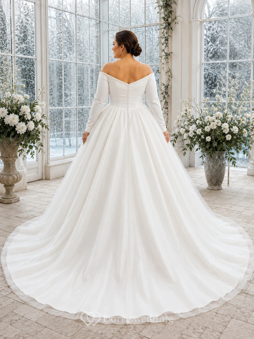 Plus Size schulterfreies, langärmeliges Satin-Ballkleid im Kathedralenstil für Winterhochzeiten view 2