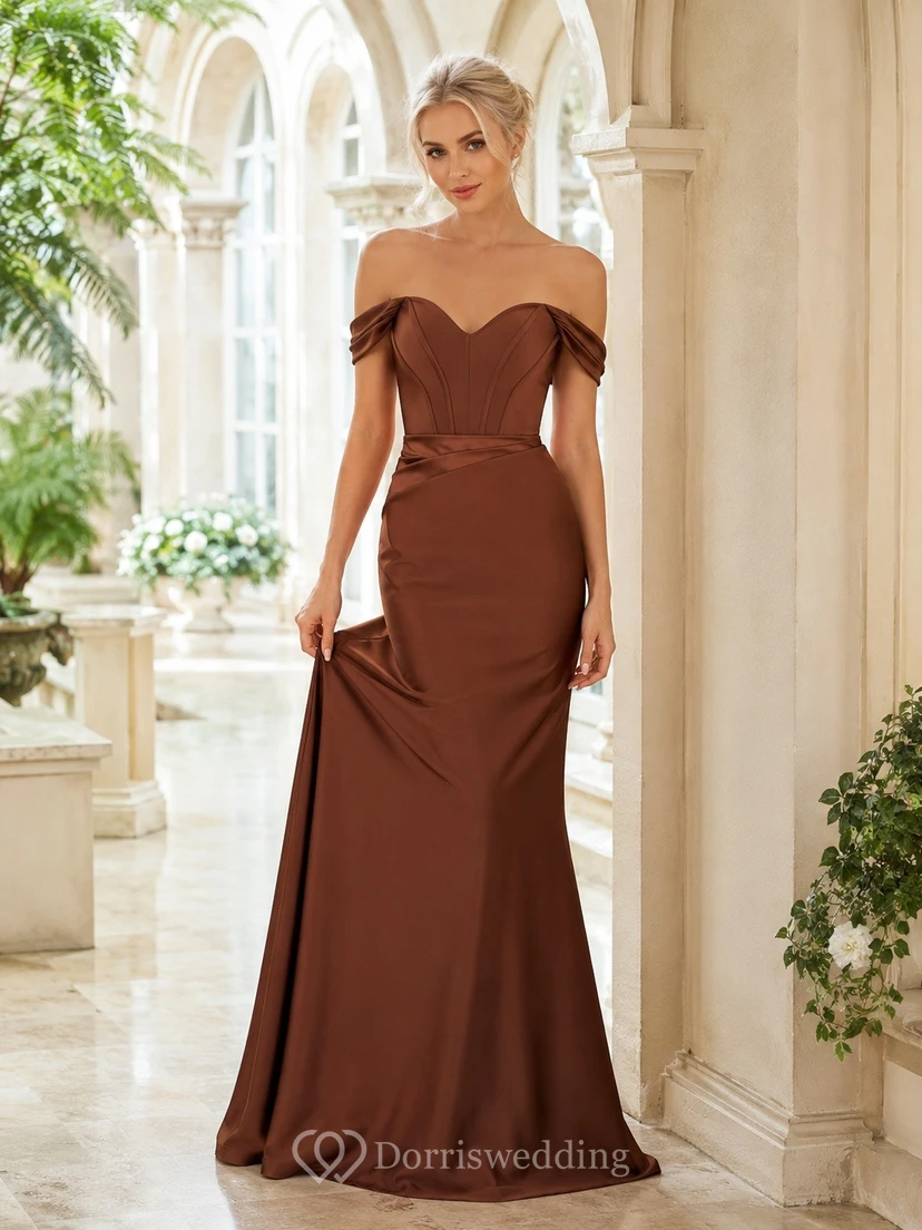 Braunes schulterfreies, gerafftes Meerjungfrauen-Abendkleid aus Satin