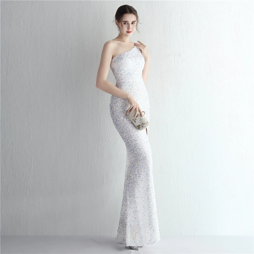 Handgefertigter Paillettenrock mit One-Shoulder-Schnitt, elegant für festliche Anlässe und Galas, mit Schlitz und Meerjungfrauenschnitt. view 47