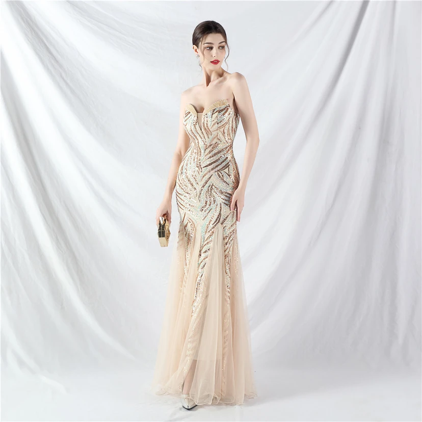 Schwer gearbeitetes, perlenbesetztes Abendkleid aus Netzgewebe mit superdichter Paillettenbesatz view 40