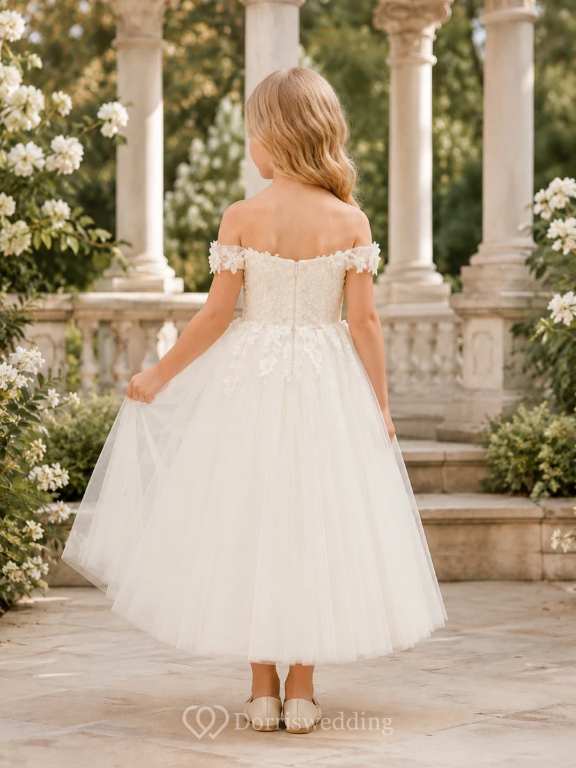Vestido de niña de flores de corte A con encaje de tul y hombros descubiertos, mangas cortas, falda a media pierna y detalle de lazo. view 2