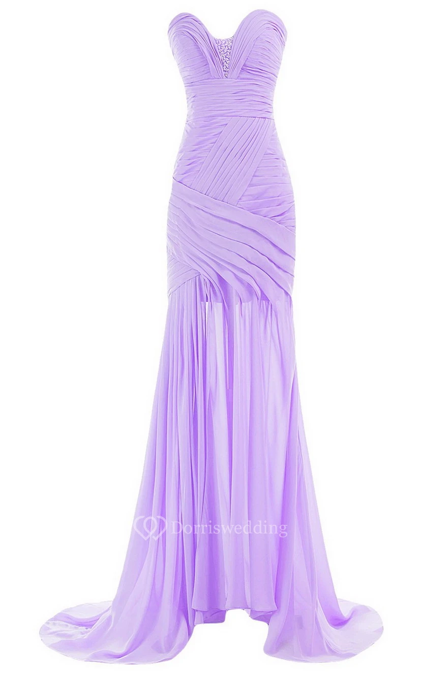 Vestido de novia con escote corazón, cola larga, fruncido y abalorios. view 6