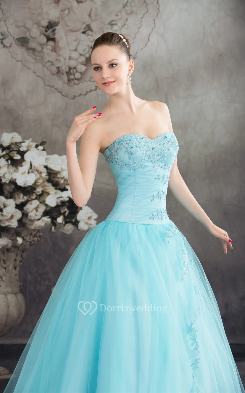 Robe de bal sans manches en tulle, coupe trapèze, dos corset et perles view 7