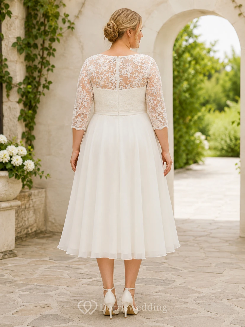 Robe de confirmation ivoire grande taille, coupe bateau, trois-quarts, en mousseline de soie et dentelle, longueur thé. view 2