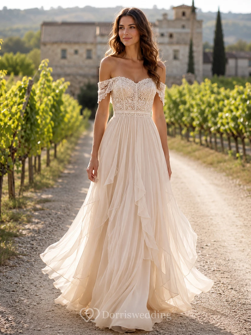 Robe de mariée bohème champagne à épaules dénudées, corsage en dentelle, volants en cascade et tulle superposé pour l'extérieur