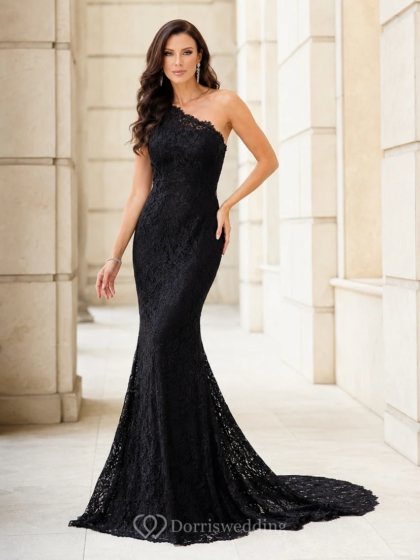 Vestido formal de encaje negro, asimétrico, sin mangas, estilo sirena, con cola larga.