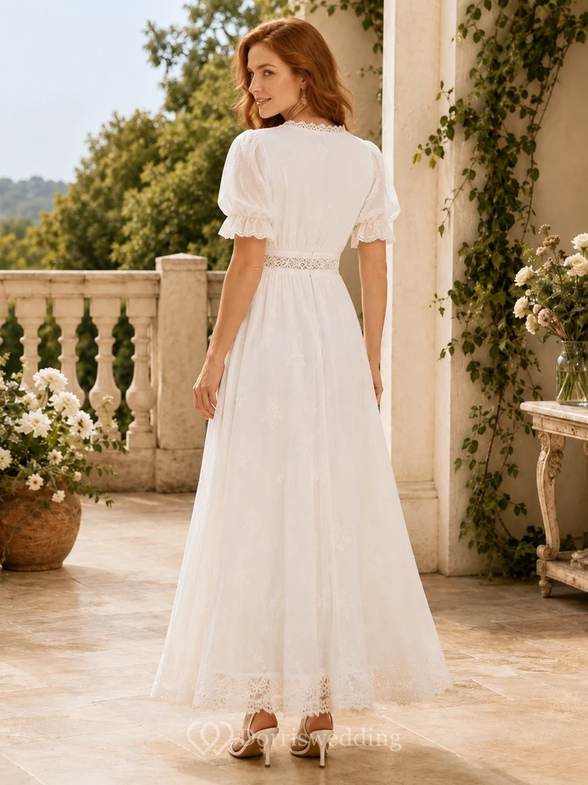 Weißes, romantisches A-Linien-Abendkleid aus Chiffon mit Puffärmeln und Spitze view 2