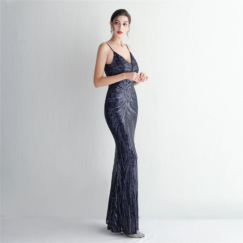 Vestido largo de noche con lentejuelas y tirantes de flores, ajustado, elegante y de estilo sofisticado. view 74