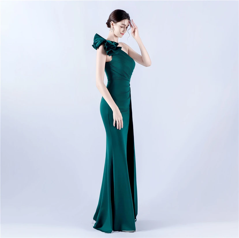 Robe de soirée ornée de perles et de diamants, avec épaulettes à motif feuille de lotus et col oblique, idéale pour la célébration de la réunion annuelle. view 41
