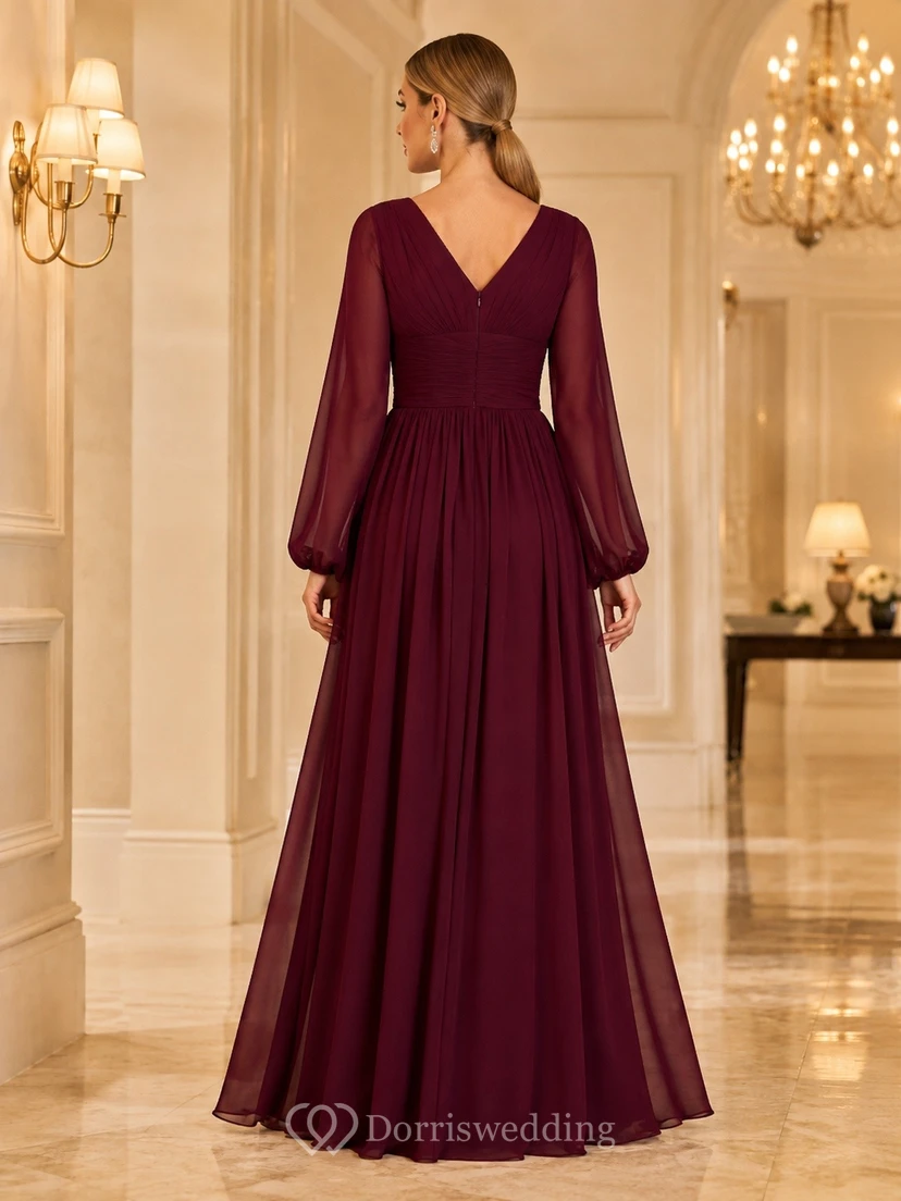 Vestido largo de gasa color burdeos con escote en V, mangas acampanadas y corte en A, estilo romántico y elegante. view 2