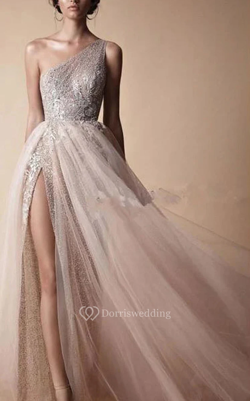 Robe de soirée asymétrique grise sans manches en tulle fendue sur le devant et ornée de perles view 3