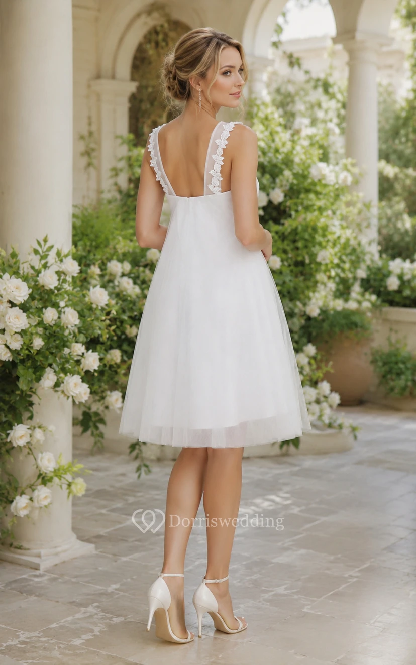 Robe de réception de mariage blanche en tulle asymétrique arrivant au genou view 2