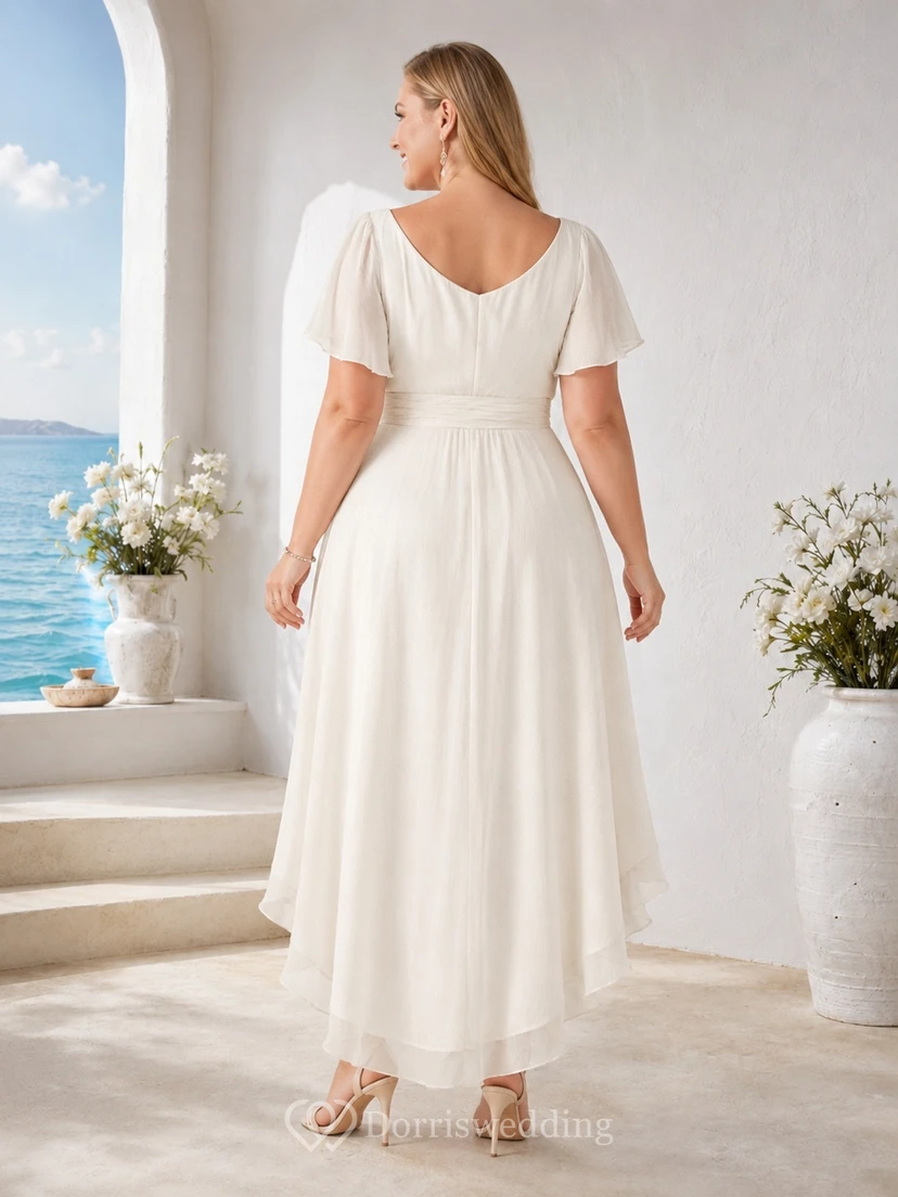 Romantisches, lässiges Chiffon-Brautkleid in Übergröße mit V-Ausschnitt, flatternden Ärmeln und asymmetrischem Saum – perfekt für die zweite Hochzeit. view 2