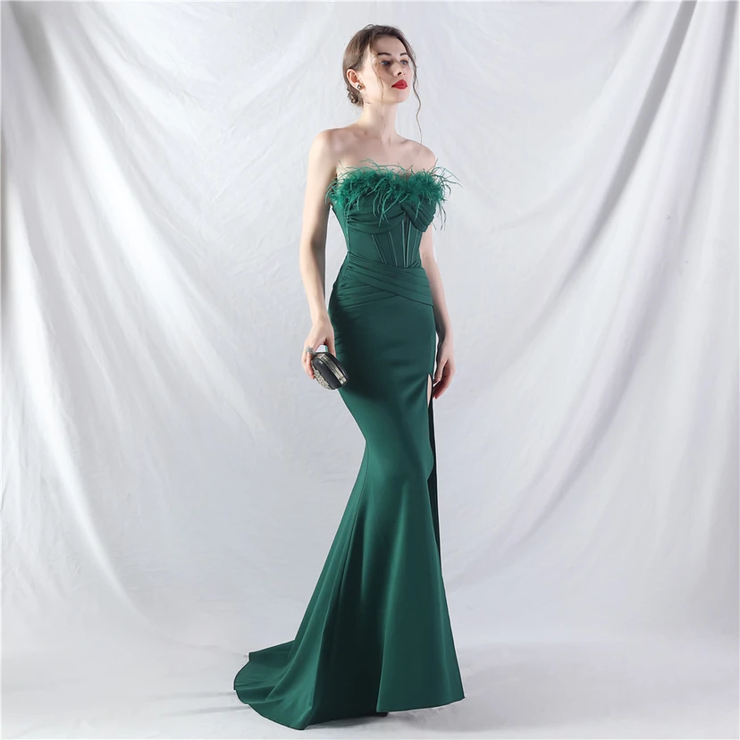Fischgrätmusterweste, tailliertes Satinkleid mit Faltenwurf, handgefertigtes High-End-Abendkleid mit Straußenfedern view 32