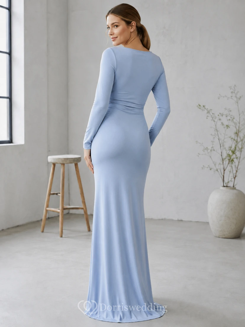 Himmelblaues Umstandskleid aus Jersey mit langen Ärmeln, eckigem Ausschnitt, Meerjungfrauenschnitt und Schleppe – ein elegantes Abendkleid view 2
