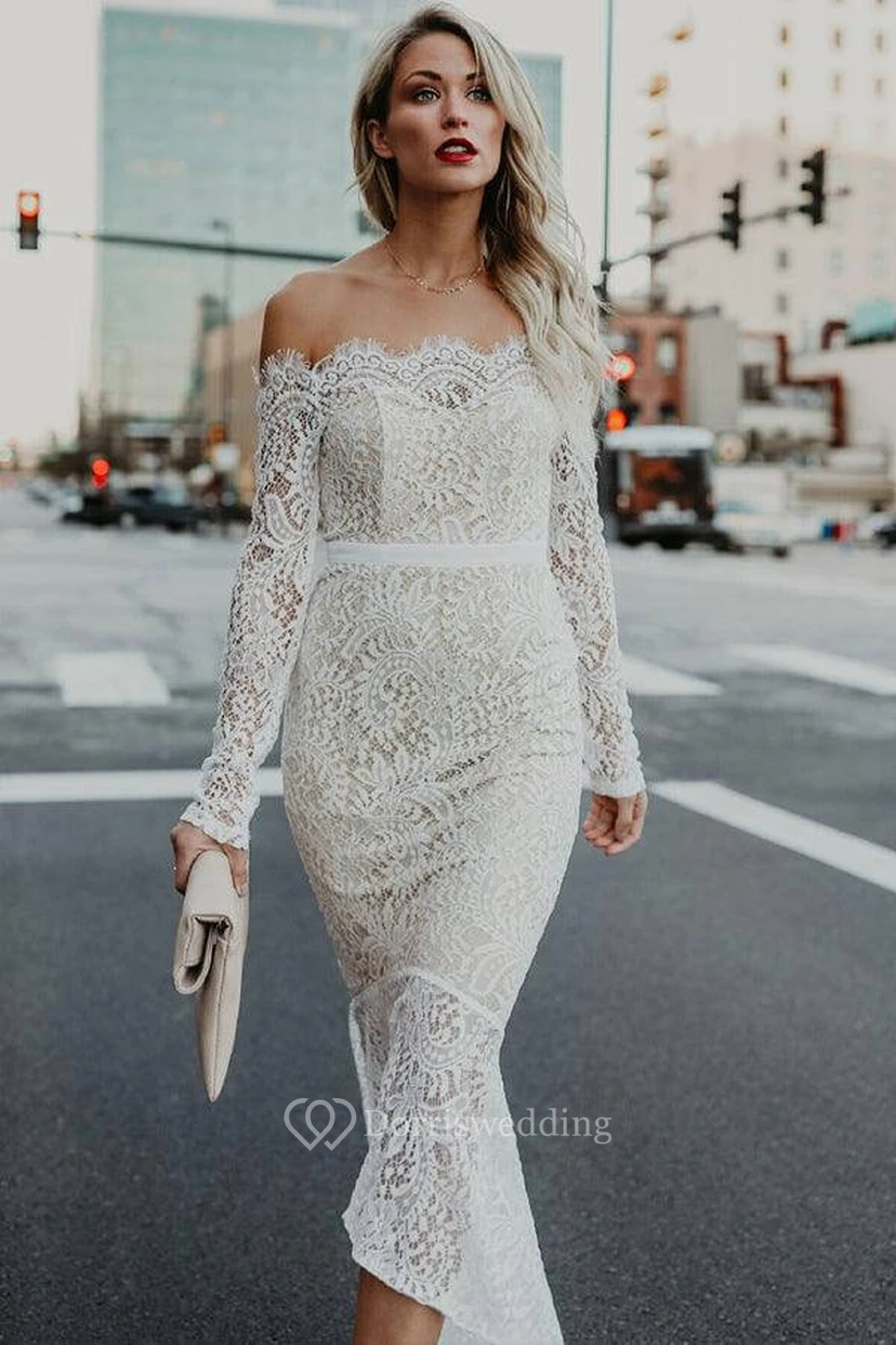 Vestido lápiz de manga larga con encaje y hombros descubiertos, largo hasta la rodilla. view 4