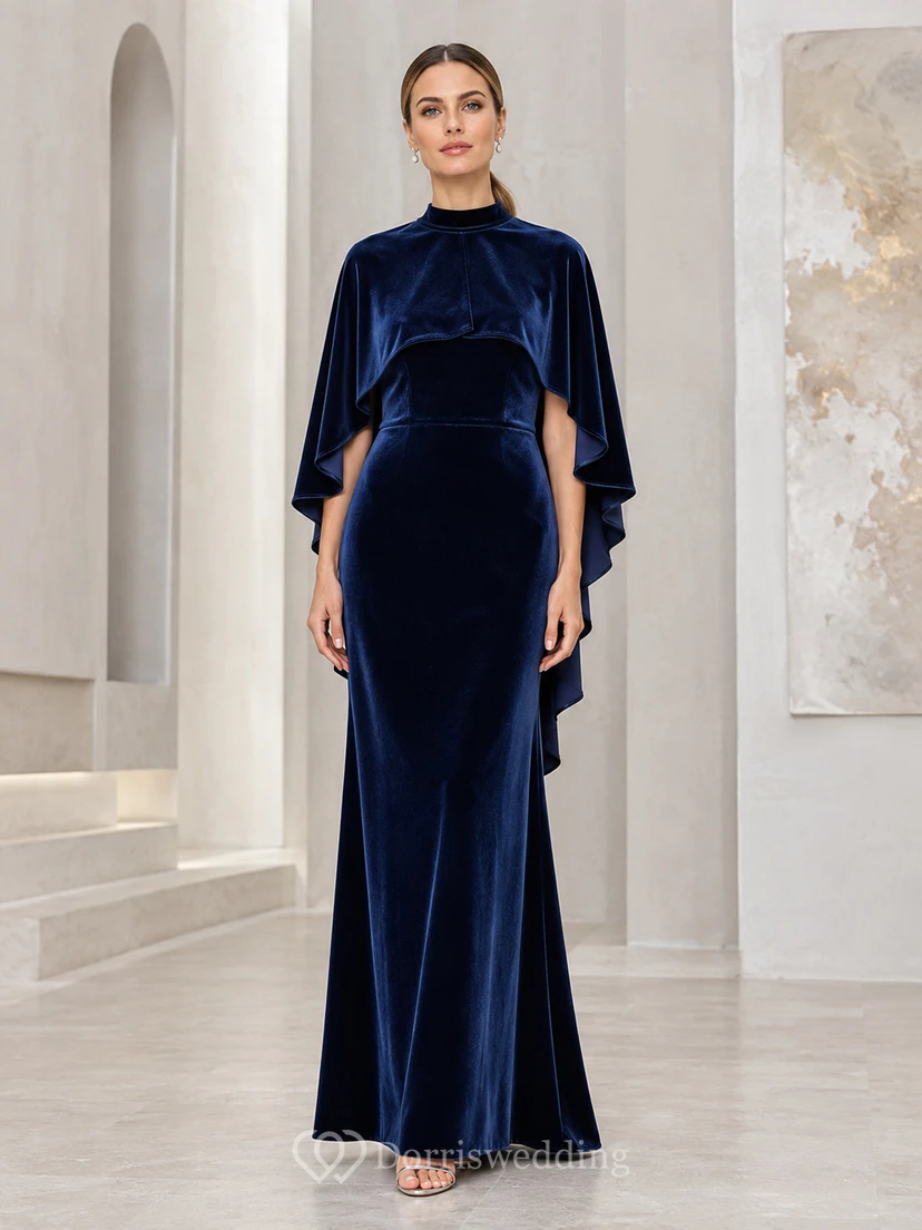Vestido de invitada de terciopelo azul marino oscuro con cuello alto y capa tipo columna