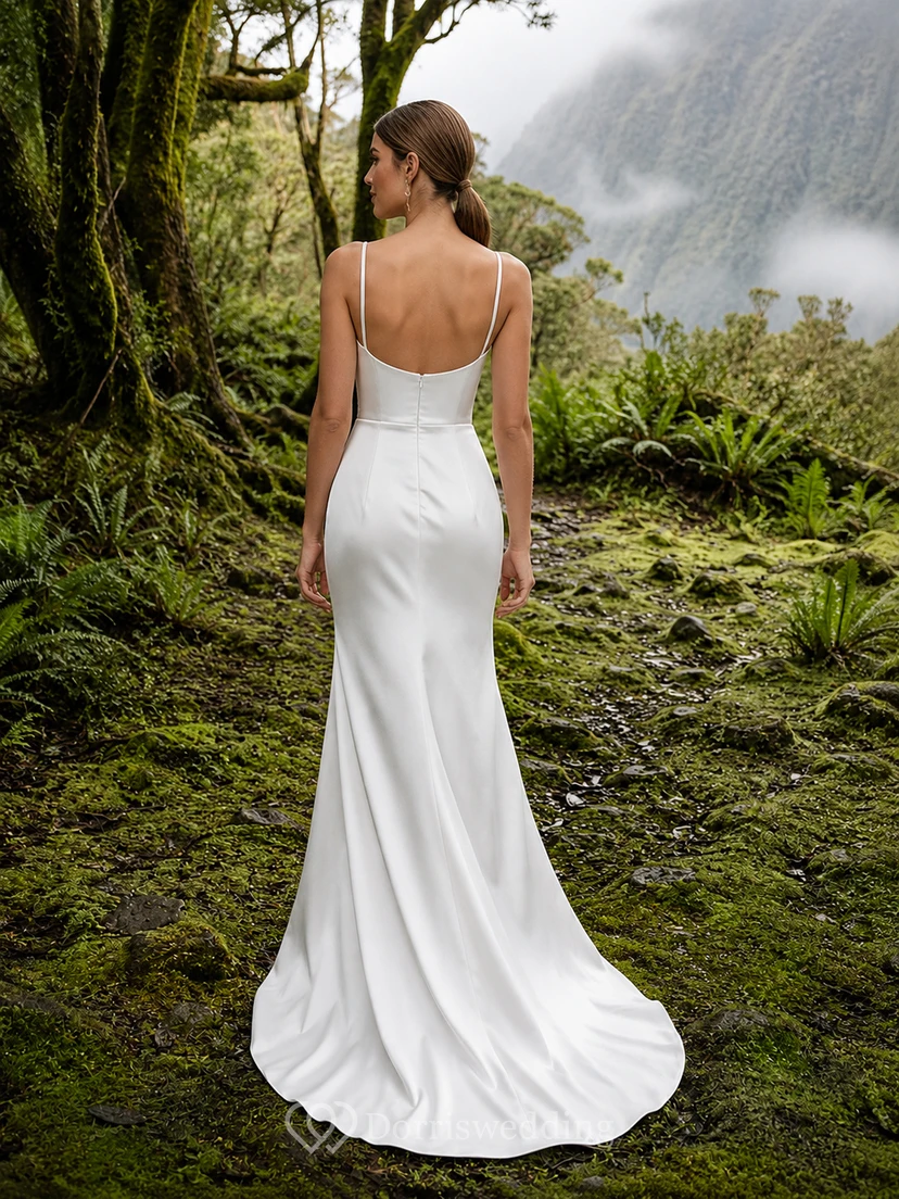 Robe de mariée en satin fourreau à bretelles spaghetti et col carré, traîne balayée, style forêt view 2