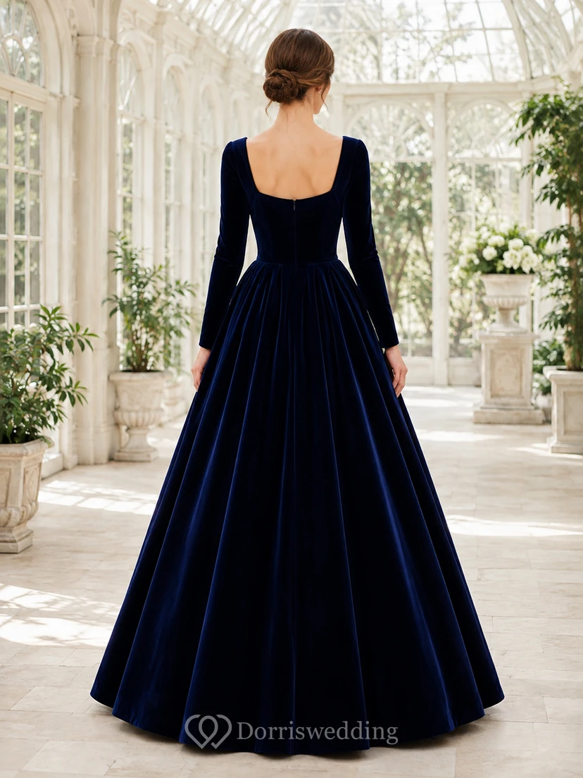 Schlichtes, dunkelblaues, eckiges Samt-Ballkleid mit langen Ärmeln, Falten und langen Ärmeln, bodenlang, festlich view 2