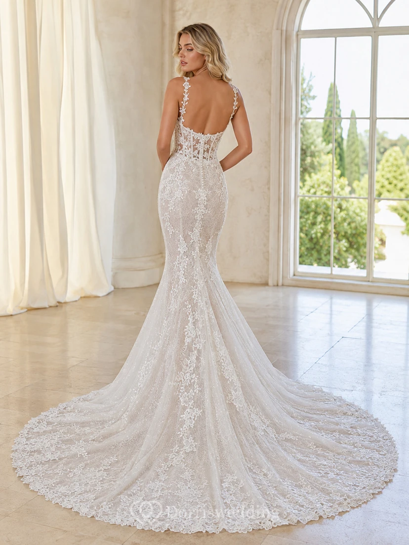 Robe de mariée sirène en dentelle noble, décolleté cœur, bretelles spaghetti, traîne chapelle, applications florales, idéale pour la réception. view 2
