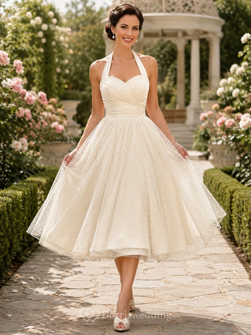 Vintage Teelänge Neckholder-Brautkleid mit Herzausschnitt, gepunktetem Tüll und Falten in A-Linie