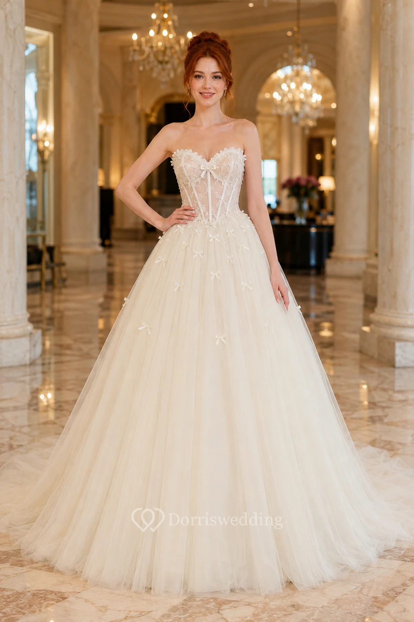 Lace Tulle Wedding Dress Ball Gown Strapless Sweetheart Chapel Train Applique Bridal Gown