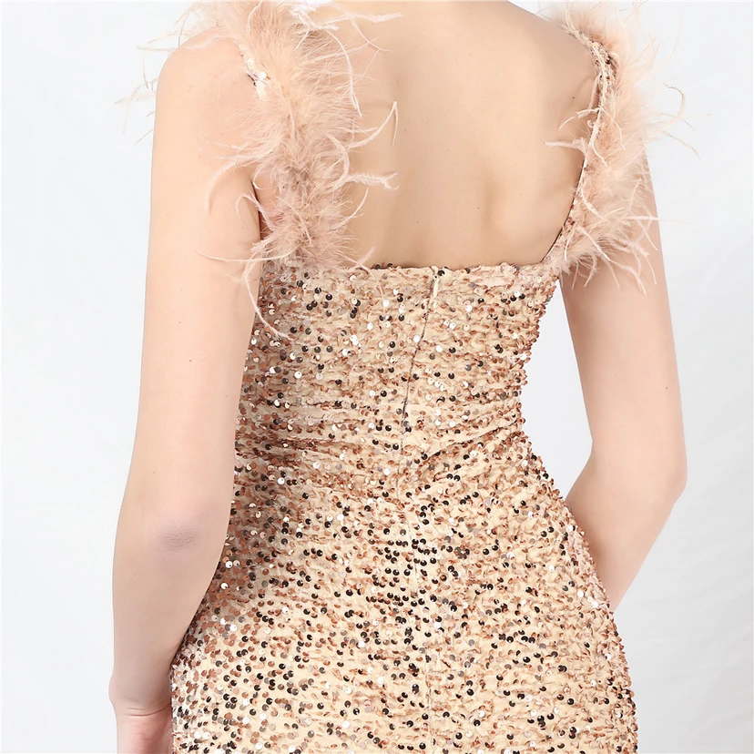 Handgefertigtes, perlenbesetztes Abendkleid aus Straußenfedern und Pailletten view 25