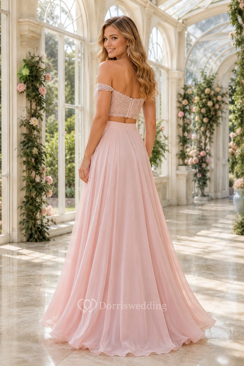 Vestido largo de dos piezas color rosa empolvado con top de encaje y falda de gasa suave. view 2