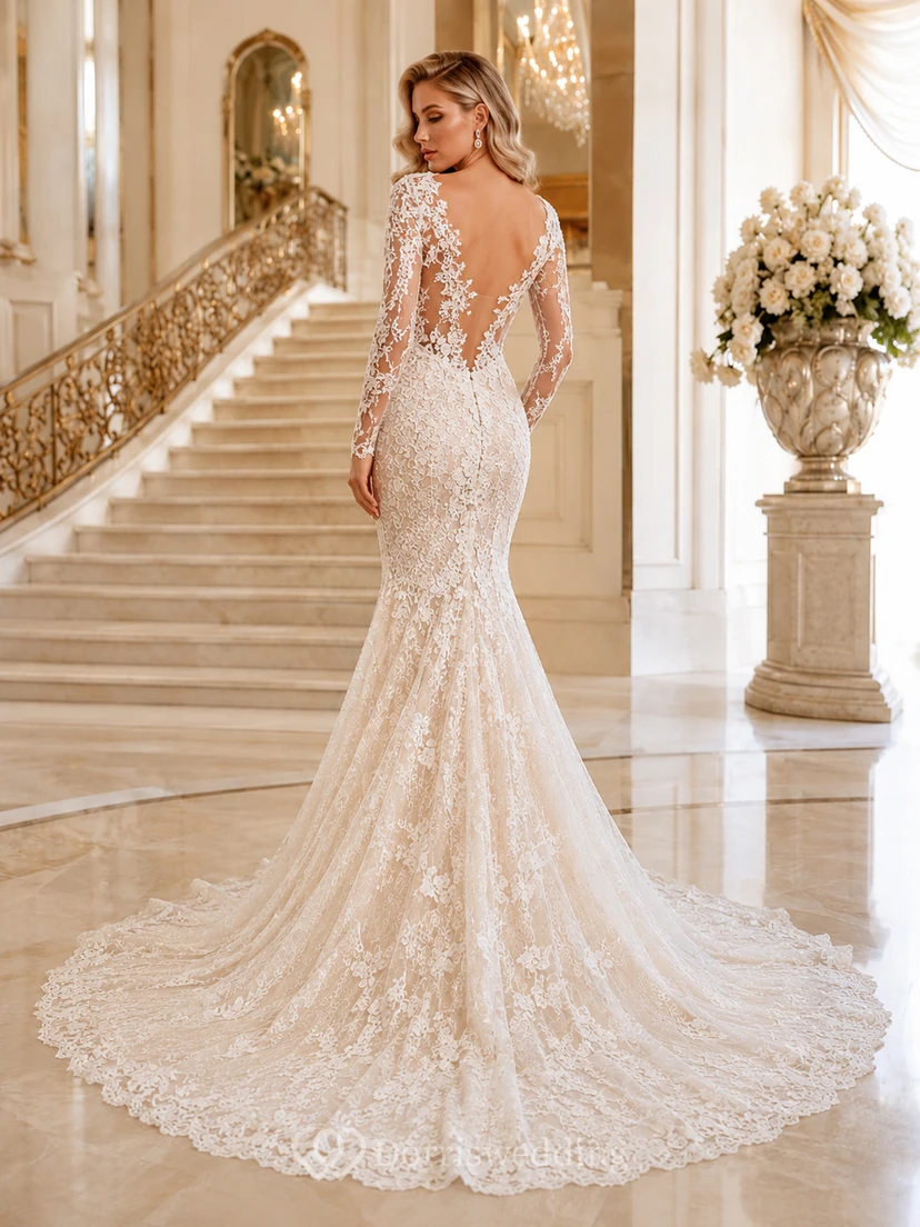 Robe de mariée sirène en dentelle lumineuse, décolleté en V profond, manches longues transparentes, traîne chapelle, applications florales, idéale pour un mariage à destination. Décolleté en V profond, manches longues transparentes, appliques florales. view 2