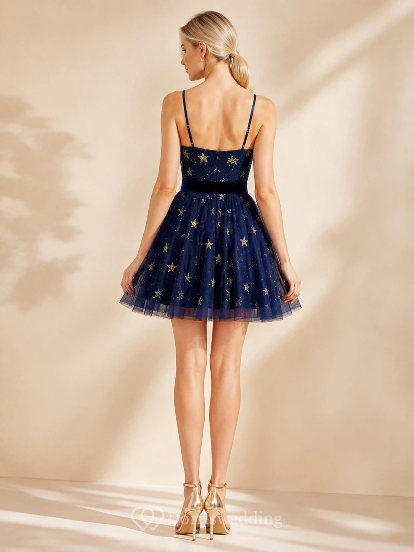 Marineblaues Tüllkleid mit Sternenstickerei und Samtbund, mit sternenbesticktem Oberteil view 2