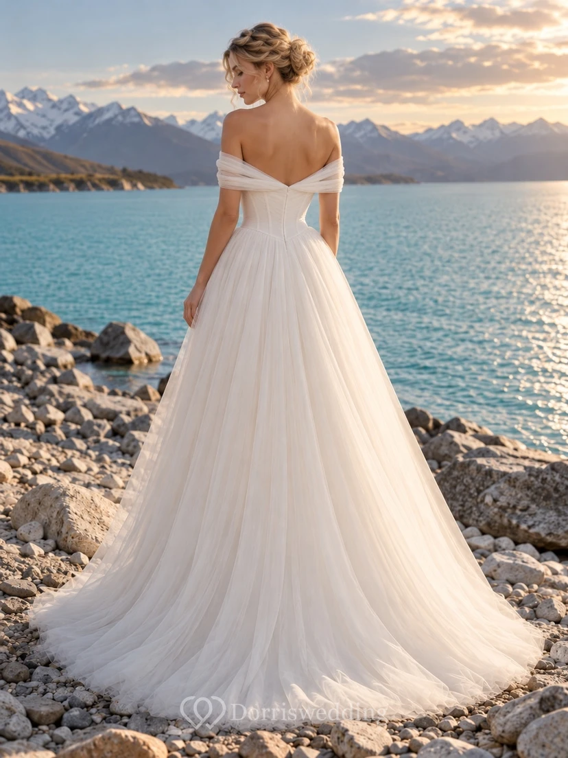 Schlichtes schulterfreies, einfarbiges Brautkleid aus Tüll in A-Linie mit Schleppe view 2