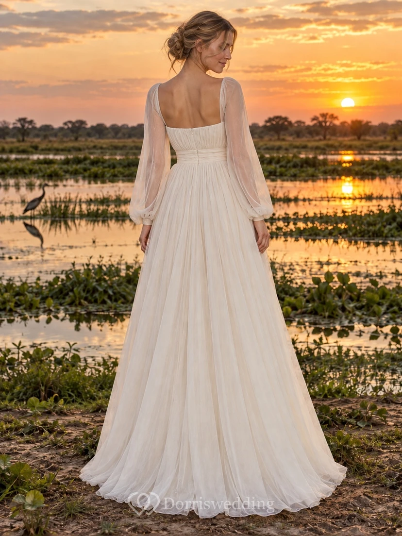 Vestido de novia de voile de algodón de manga larga con escote cuadrado, corpiño fruncido y falda en línea A. view 2