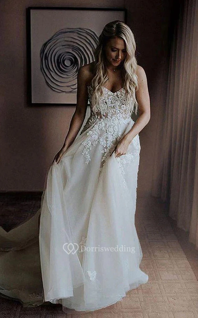 Robe de mariée champêtre en tulle fluide à décolleté cœur et dos nu view 4