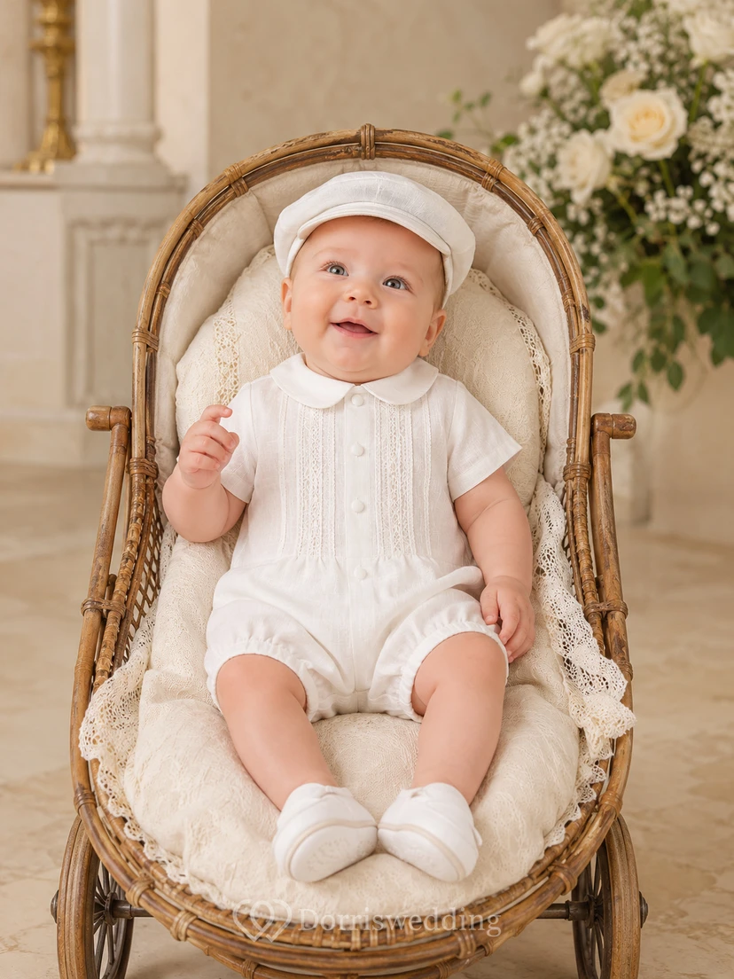 Grenouillère blanche à manches courtes et col marin, ornée de plis, pour baptême de bébé garçon
