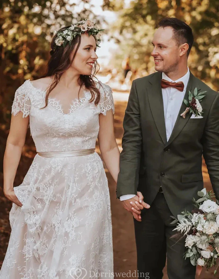 Robe de mariée contemporaine de coupe trapèze avec fente jusqu'à la cuisse view 7