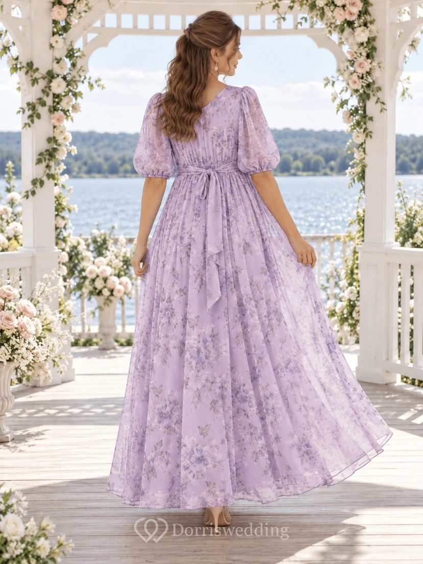 Vestido de maternidad de gasa estampada con estampado floral lavanda, mangas abullonadas, escote en V y largo hasta los tobillos con fajín, ideal para invitadas. view 2