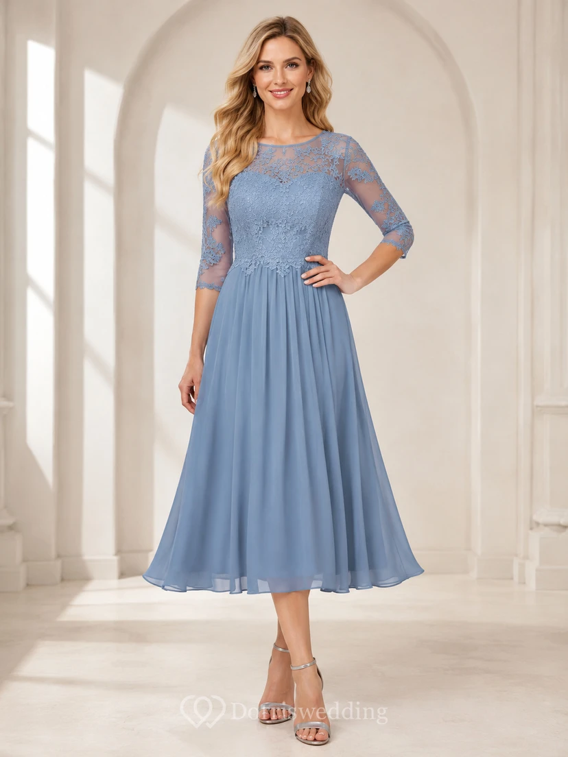 Vestido de jardín elegante azul acero de encaje hasta la rodilla con mangas tres cuartos, estilo madre.