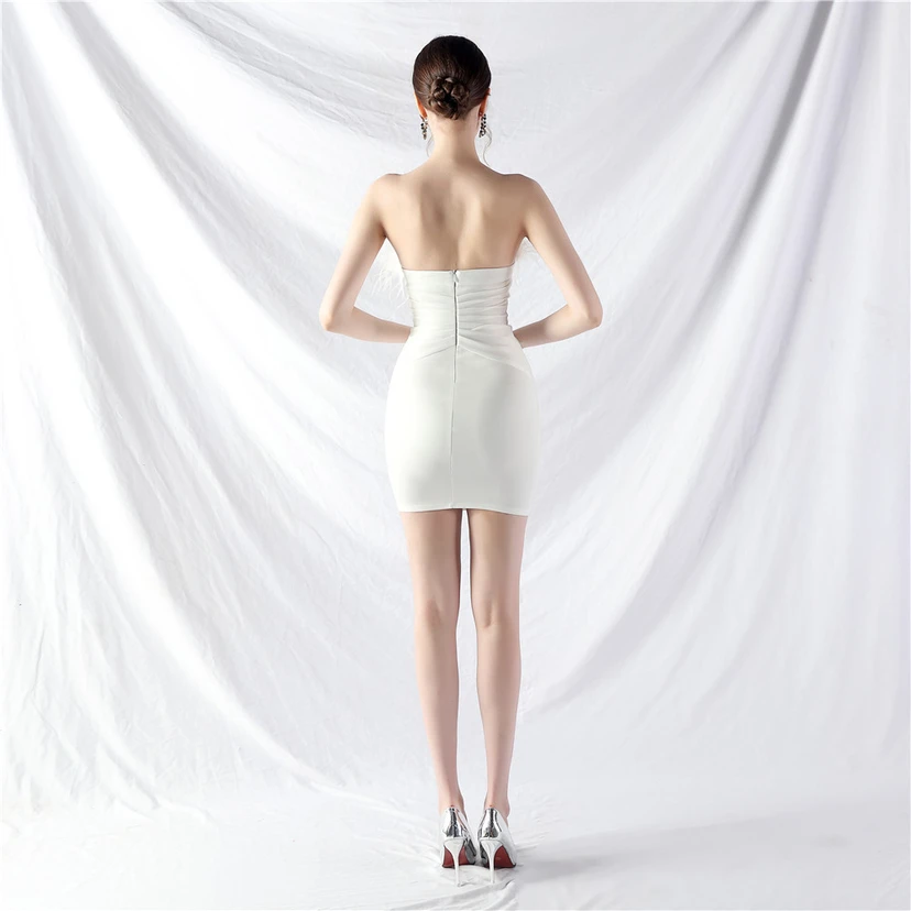 Robe courte à plumes d'autruche à ouverture artistique et ceinture à hanches view 30