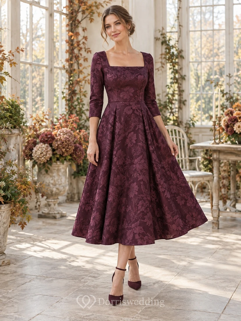 Vestido de invitada de tafetán de largo midi con estampado floral jacquard burdeos y mangas tres cuartos