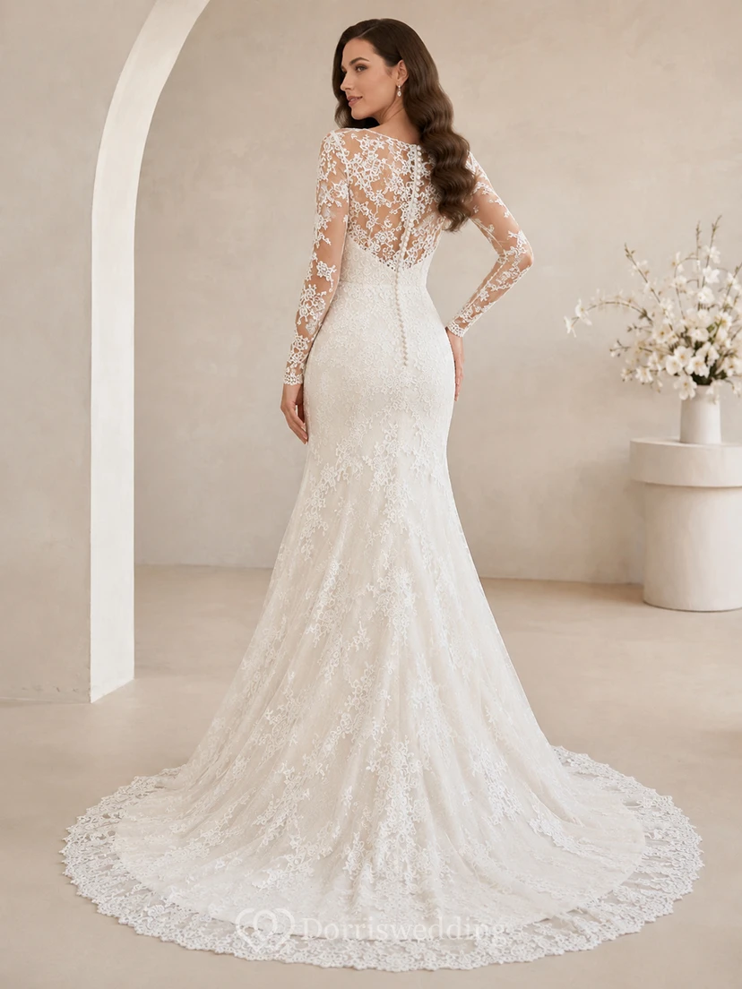 Robe de mariée romantique en dentelle, style sirène, longue illusion, ornée d'appliques florales et élégantes, dos boutonné. view 2