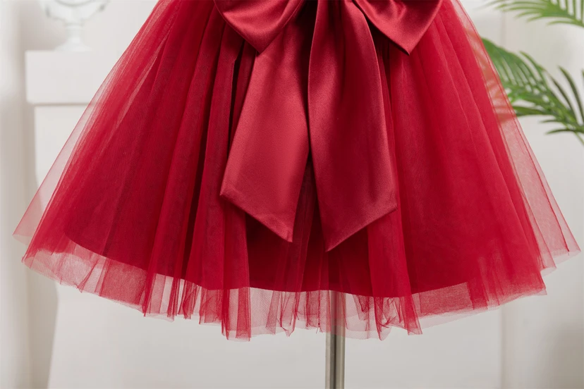 Vestido corto de damita de honor de tul y encaje rojo estilo imperio con corte en A view 6