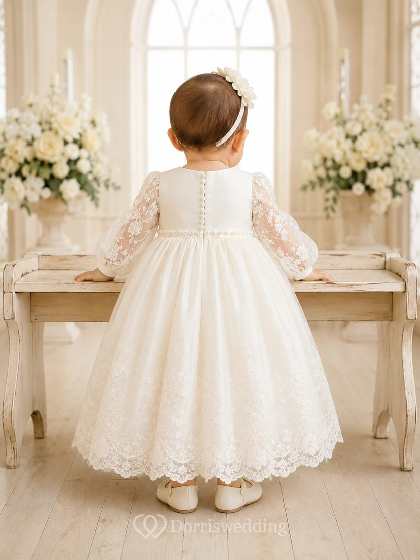 Robe de baptême pour bébé, coupe trapèze, manches longues et dentelle brodée view 2