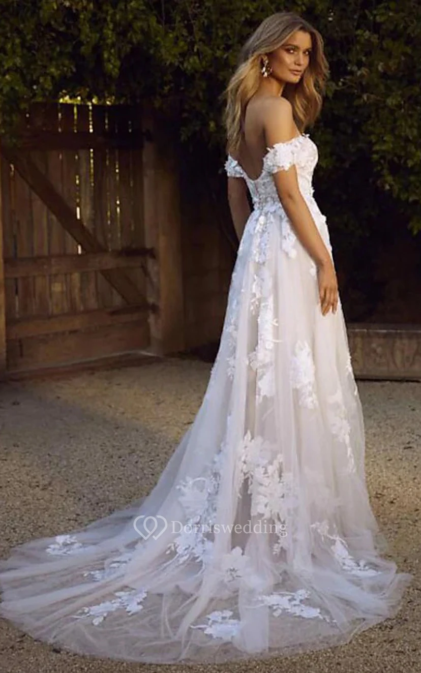 Robe de mariée décontractée à épaules dénudées, coupe trapèze, longueur au sol, traîne courte, sans manches et ornée d'appliques view 2