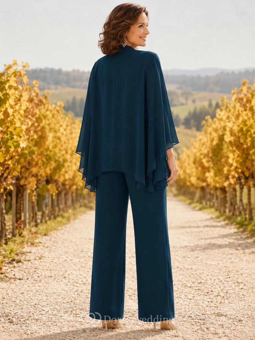 Dunkelblauer, schlichter Chiffon-Hosenanzug mit weitem Bein, Dreiviertelärmeln und Muschelsaum für die Mutter der Braut aus Spitze und Chiffon. view 2